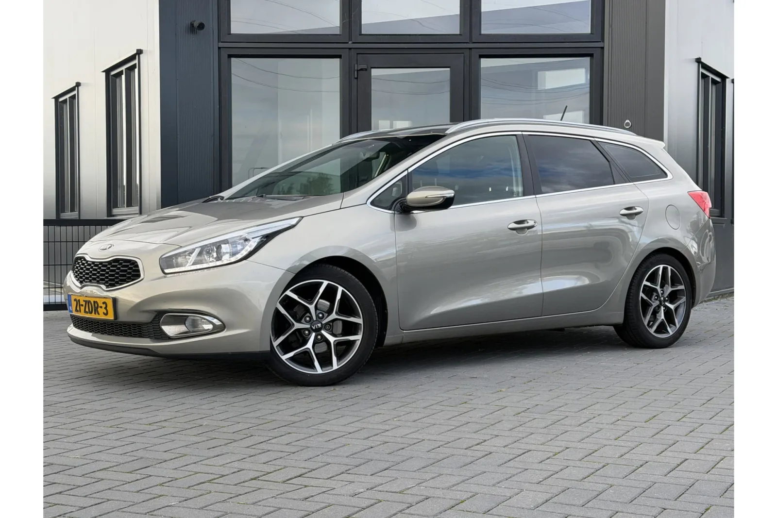 Kia Ceed (2012) — foto 1