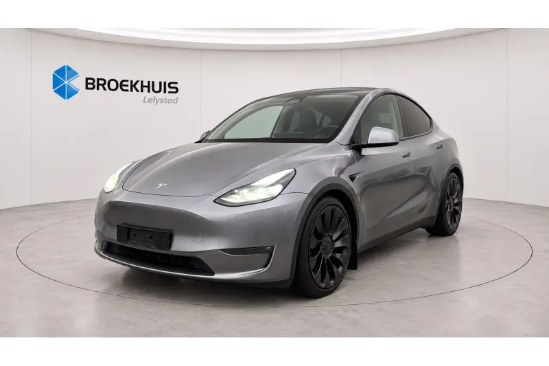 Tesla Model Y (2023)