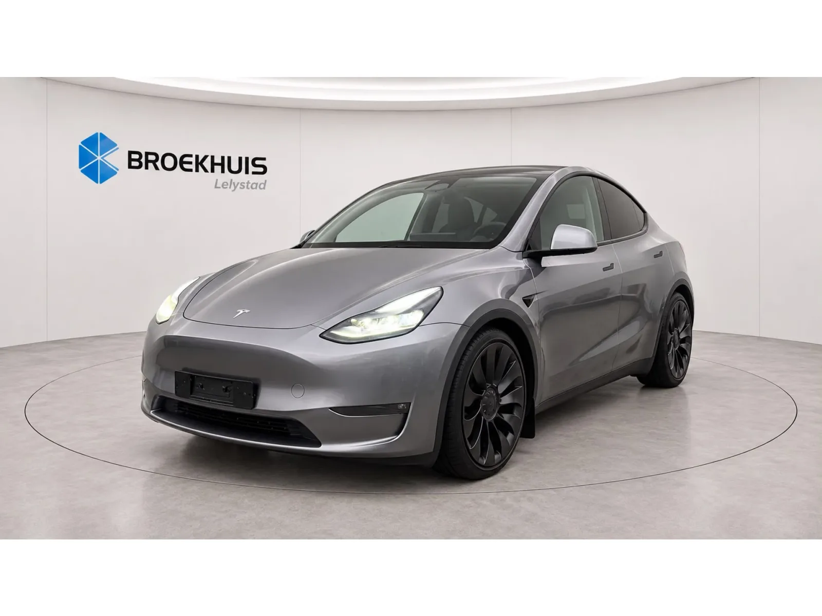 Tesla Model Y (2023) — foto 1
