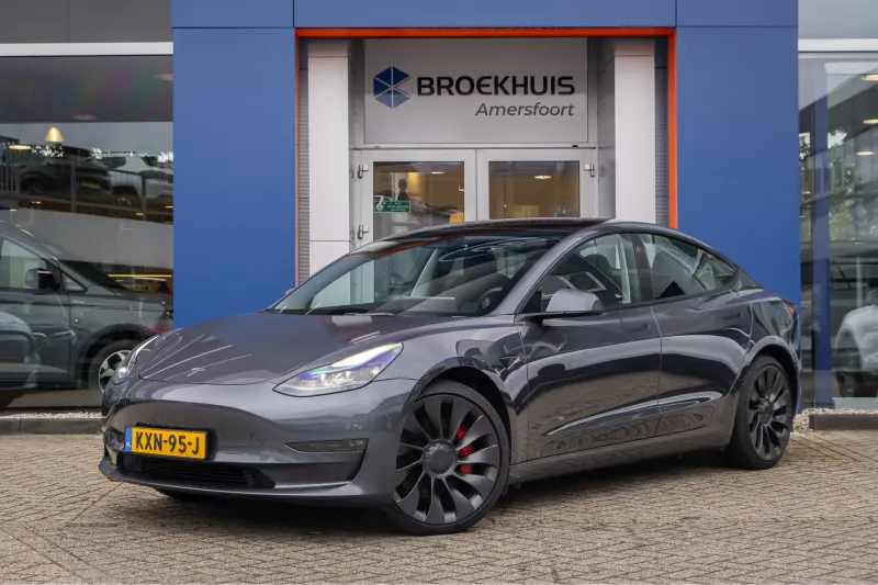 Tesla Model 3 (2022)