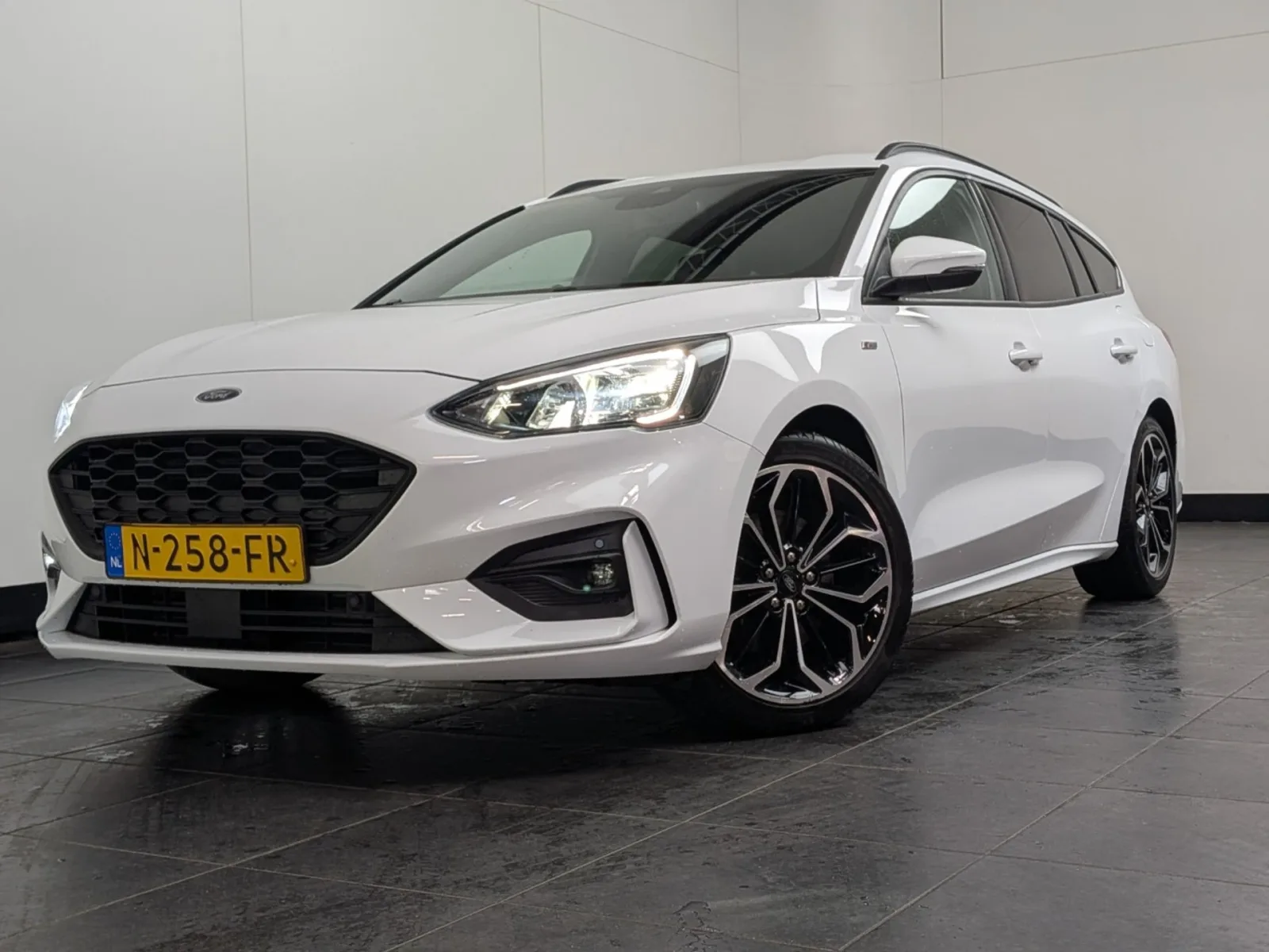 Ford Focus (2021) — foto 1