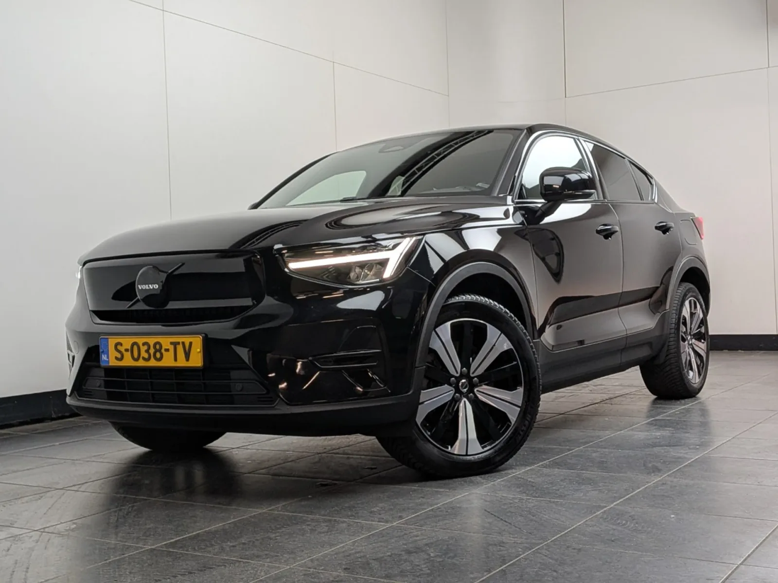 Volvo C40 (2023) — foto 1