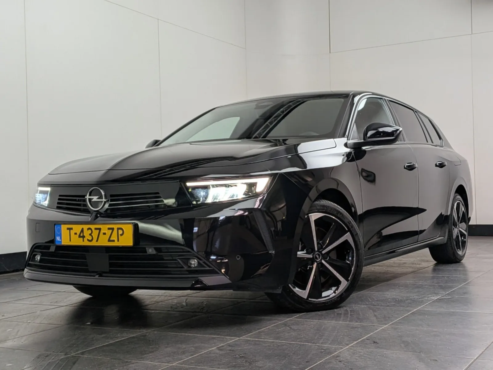 Opel Astra (2023) — foto 1