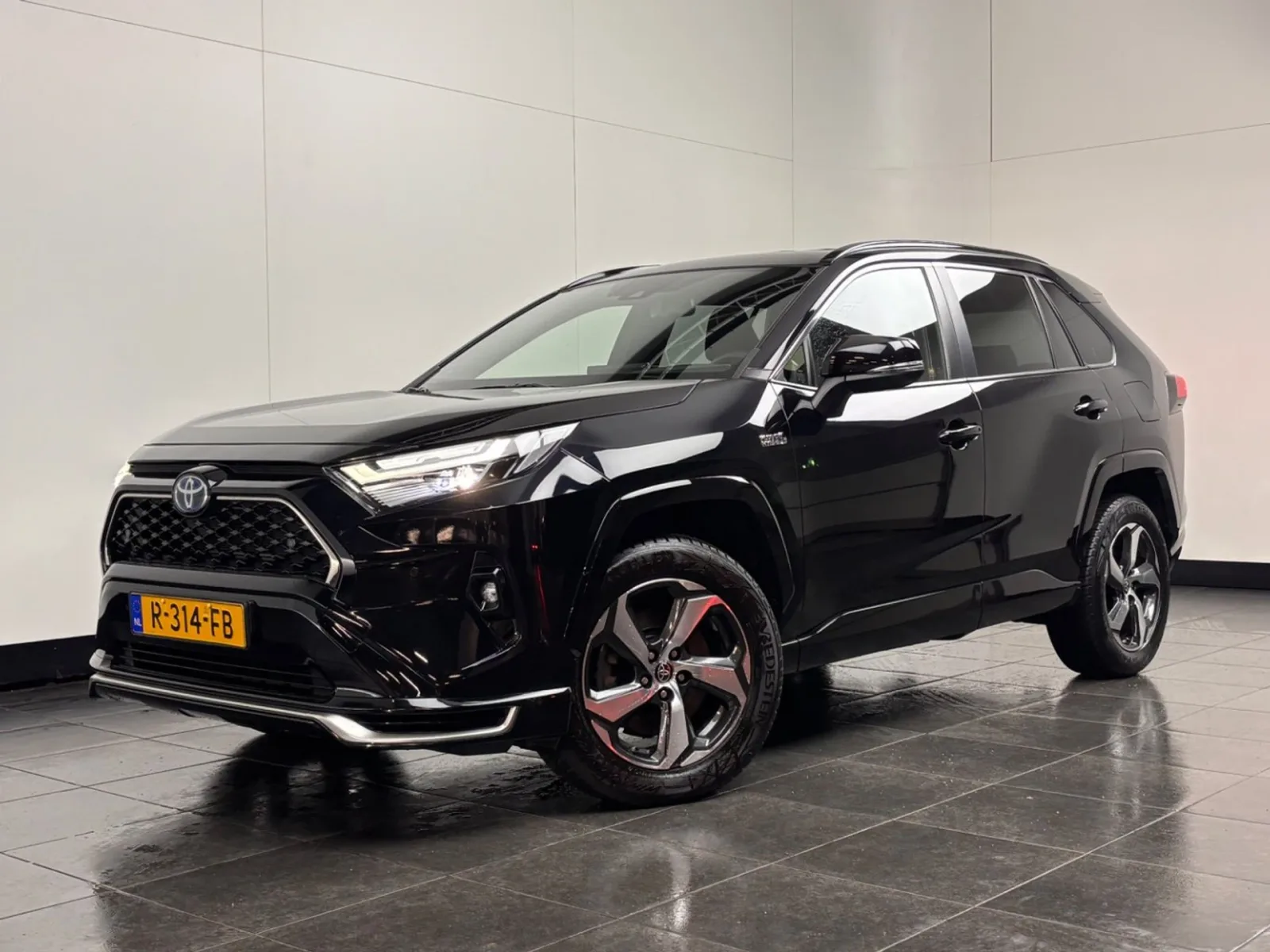 Toyota RAV4 (2022) — foto 1
