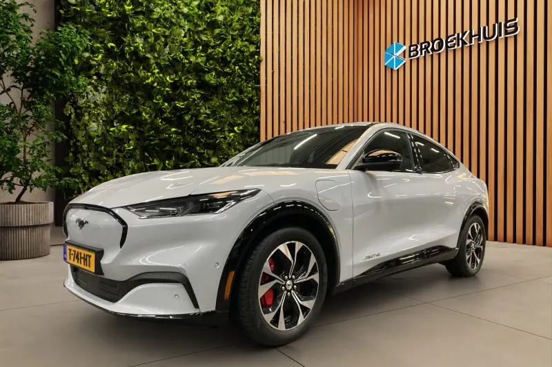 Ford Mustang Mach-E (2023)