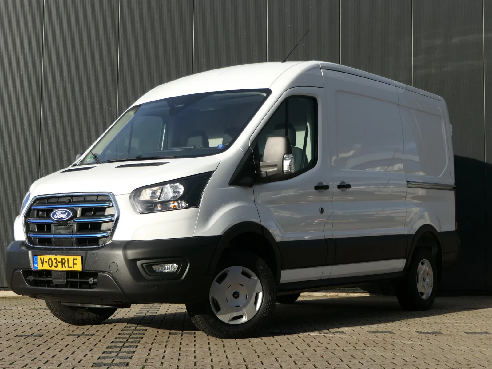 Ford E-Transit (2025) — foto 1