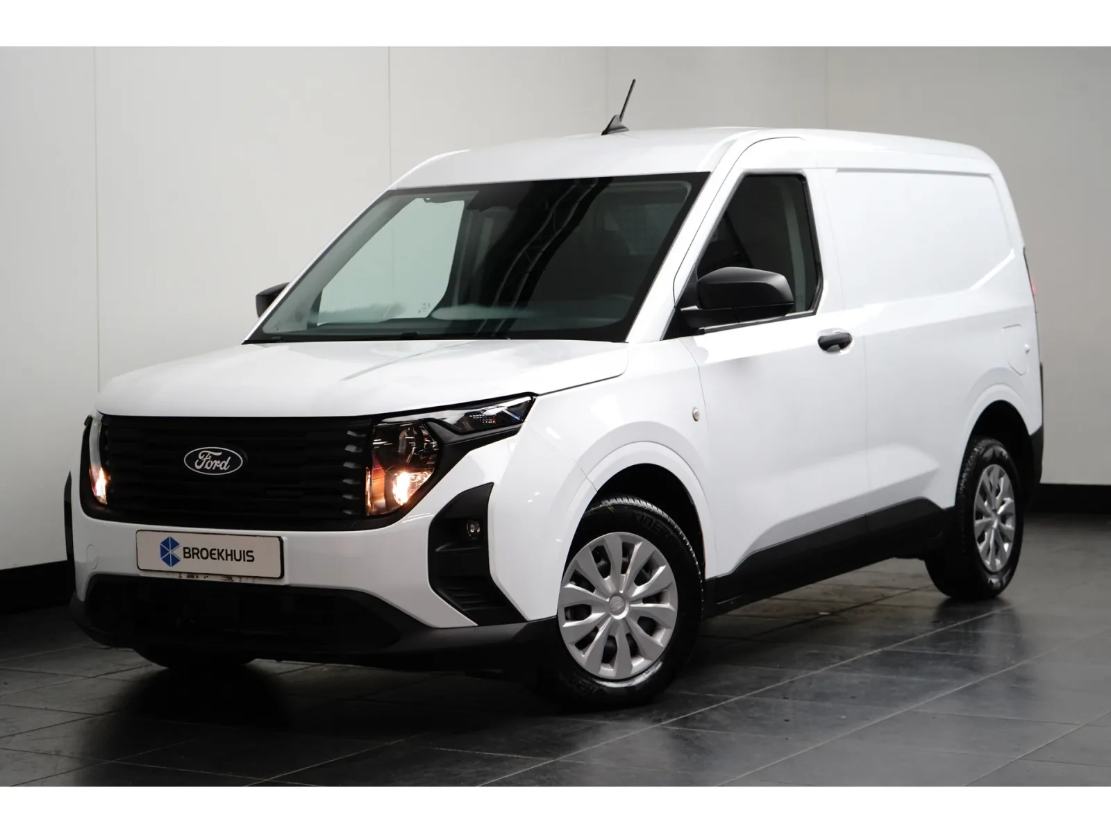 Ford Transit Courier (2024) — foto 1