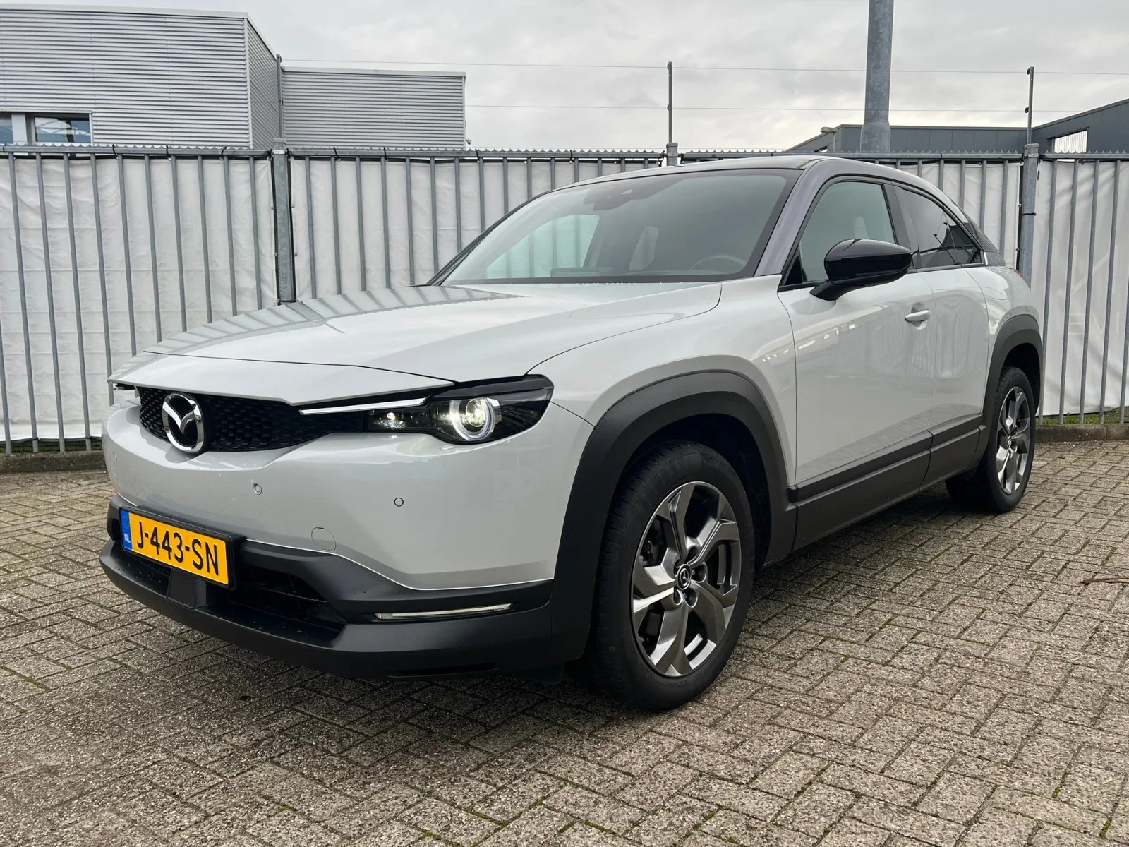 Mazda MX-30 (2020) — foto 1