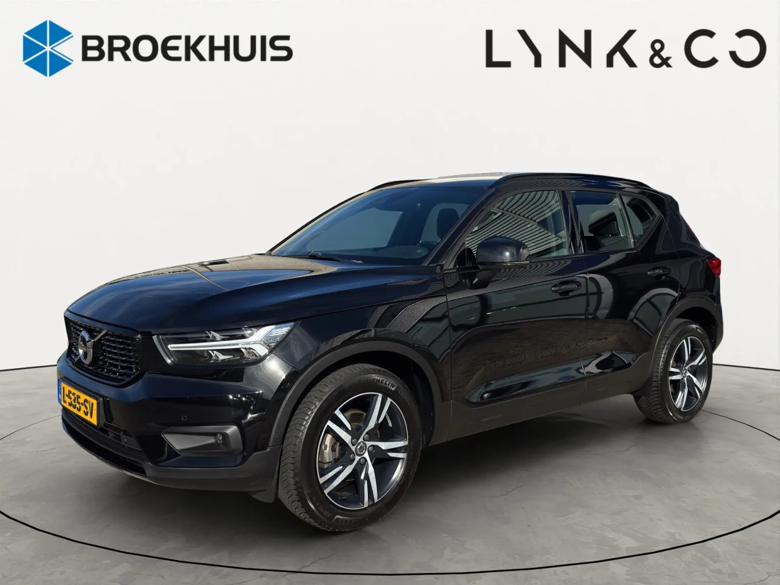 Volvo XC40 (2021) — foto 1