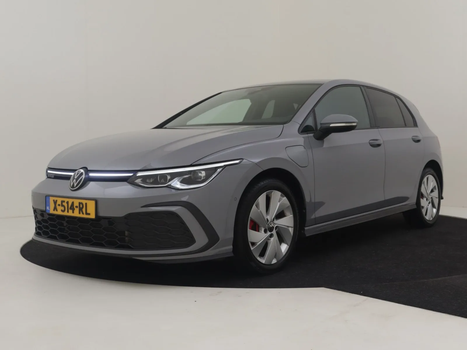 Volkswagen Golf (2021) — foto 1