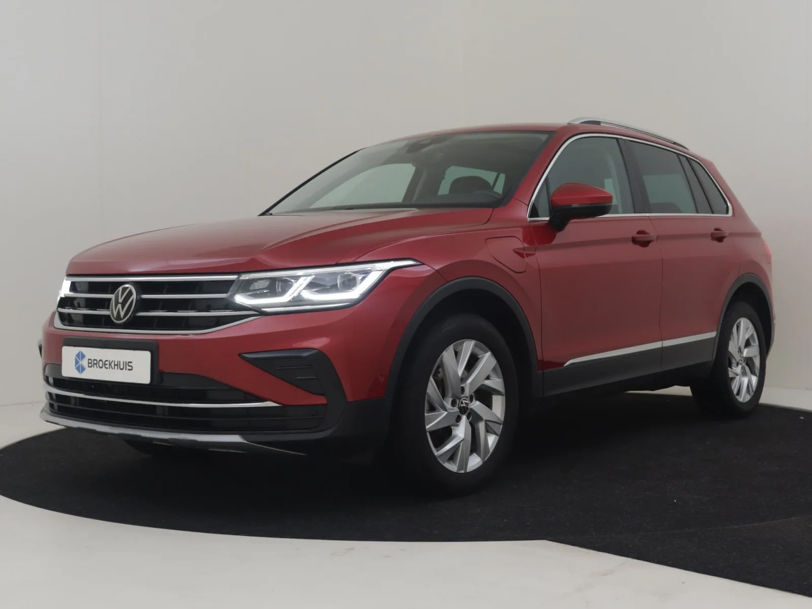 Volkswagen Tiguan (2023) — foto 1