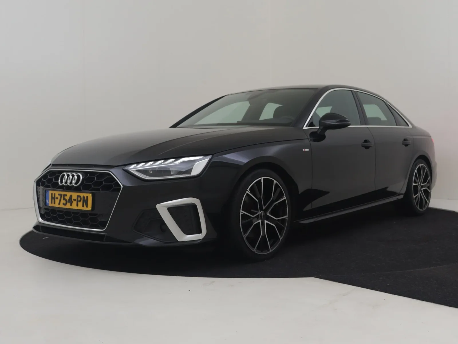 Audi A4 (2020) — foto 1