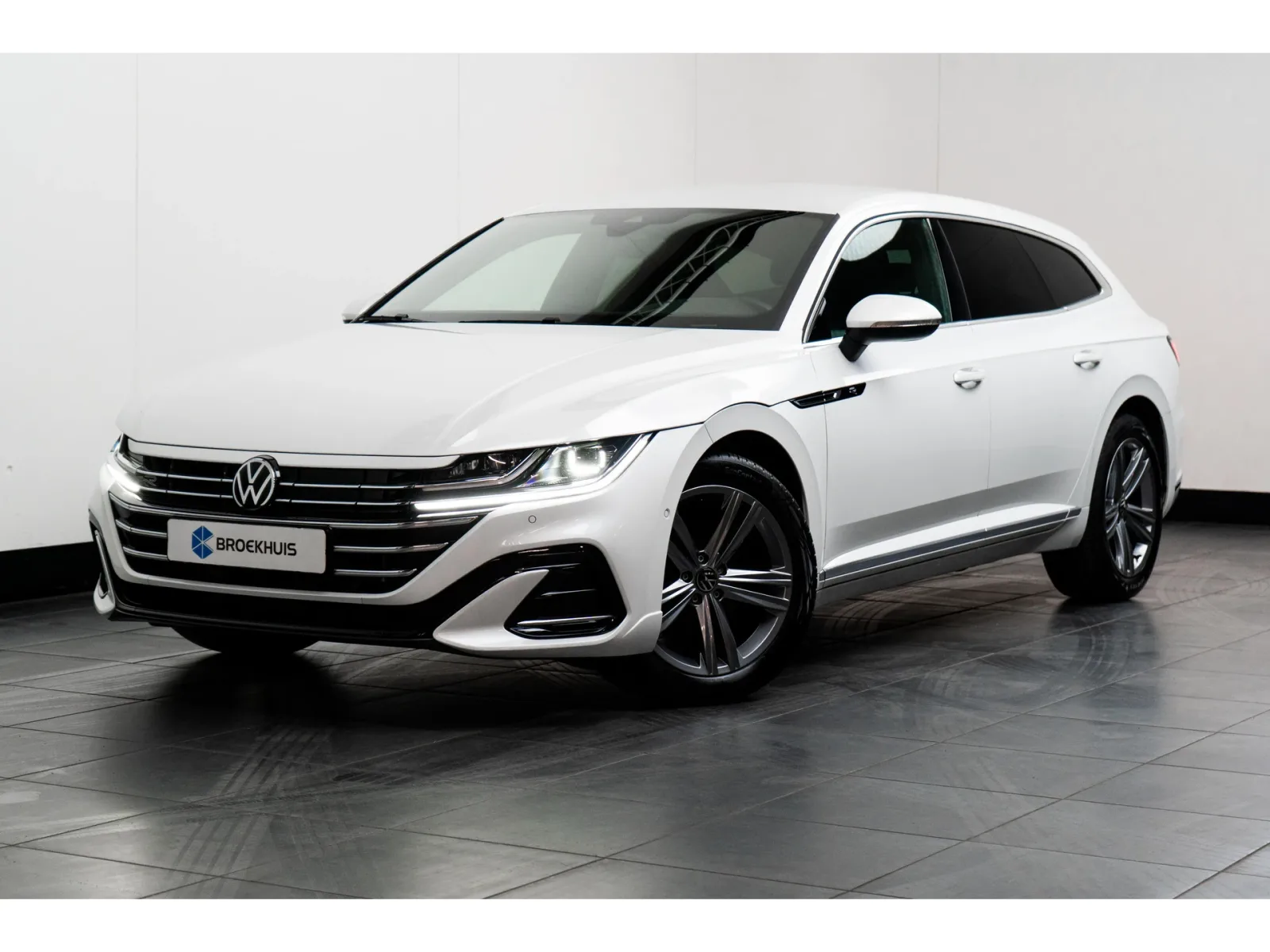 Volkswagen Arteon Shooting Brake (2023) — foto 1