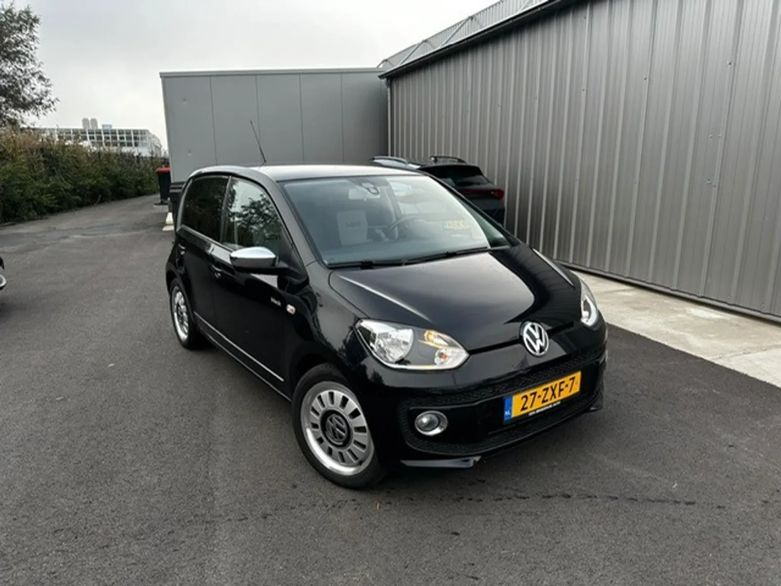 Volkswagen Up! (2013) — foto 1
