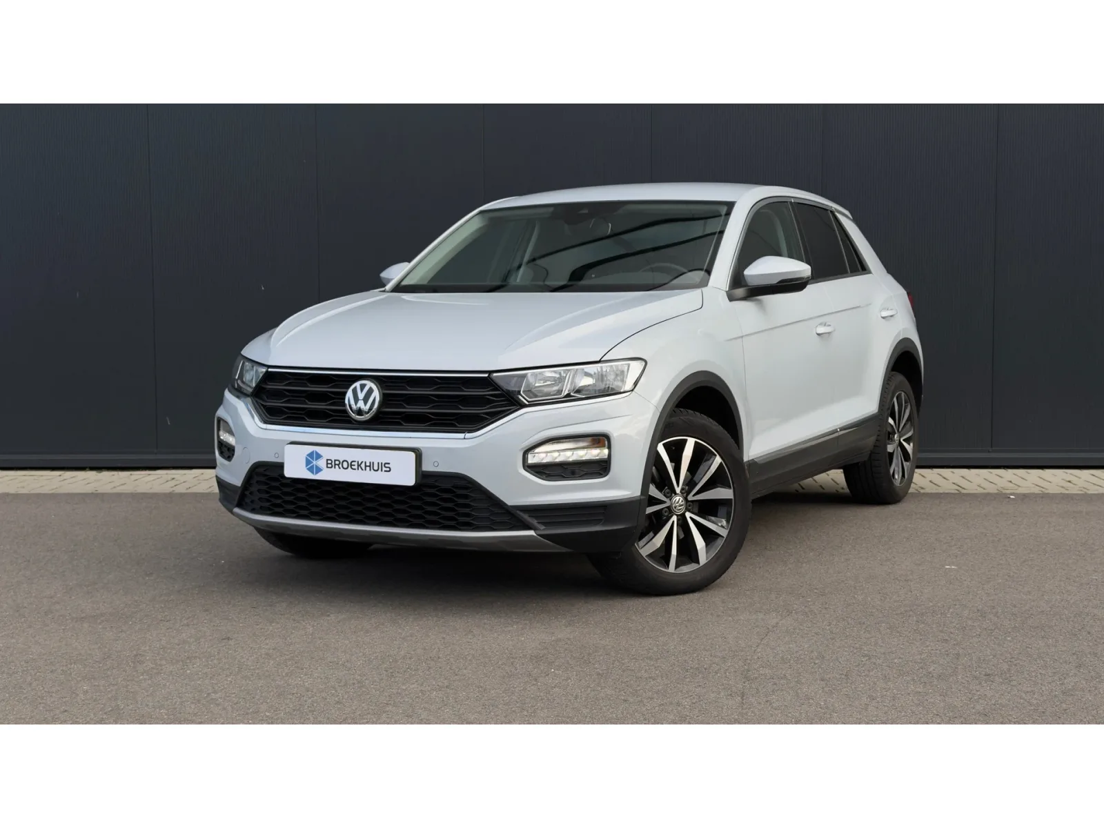 Volkswagen T-Roc (2018) — foto 1