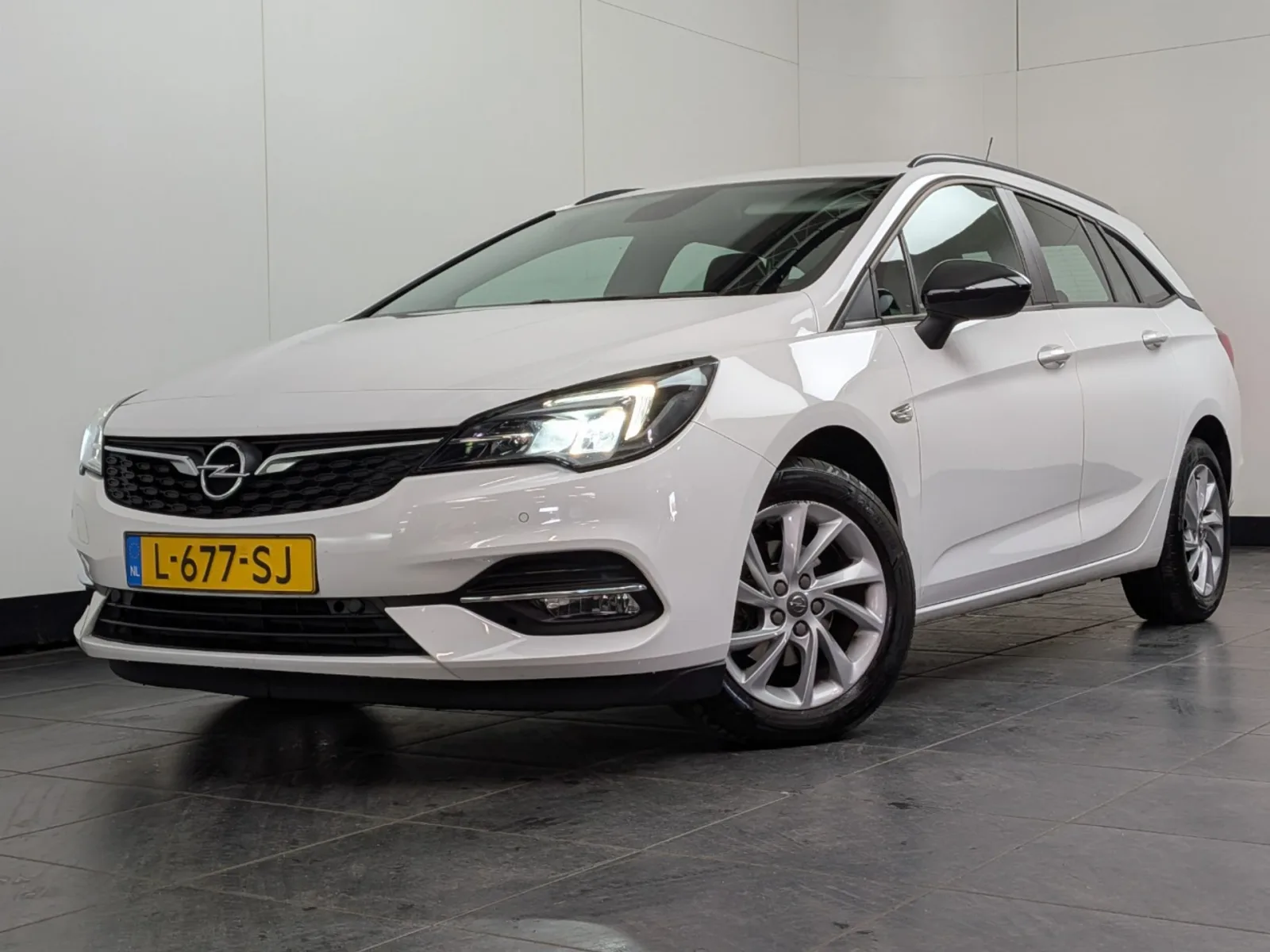 Opel Astra (2021) — foto 1