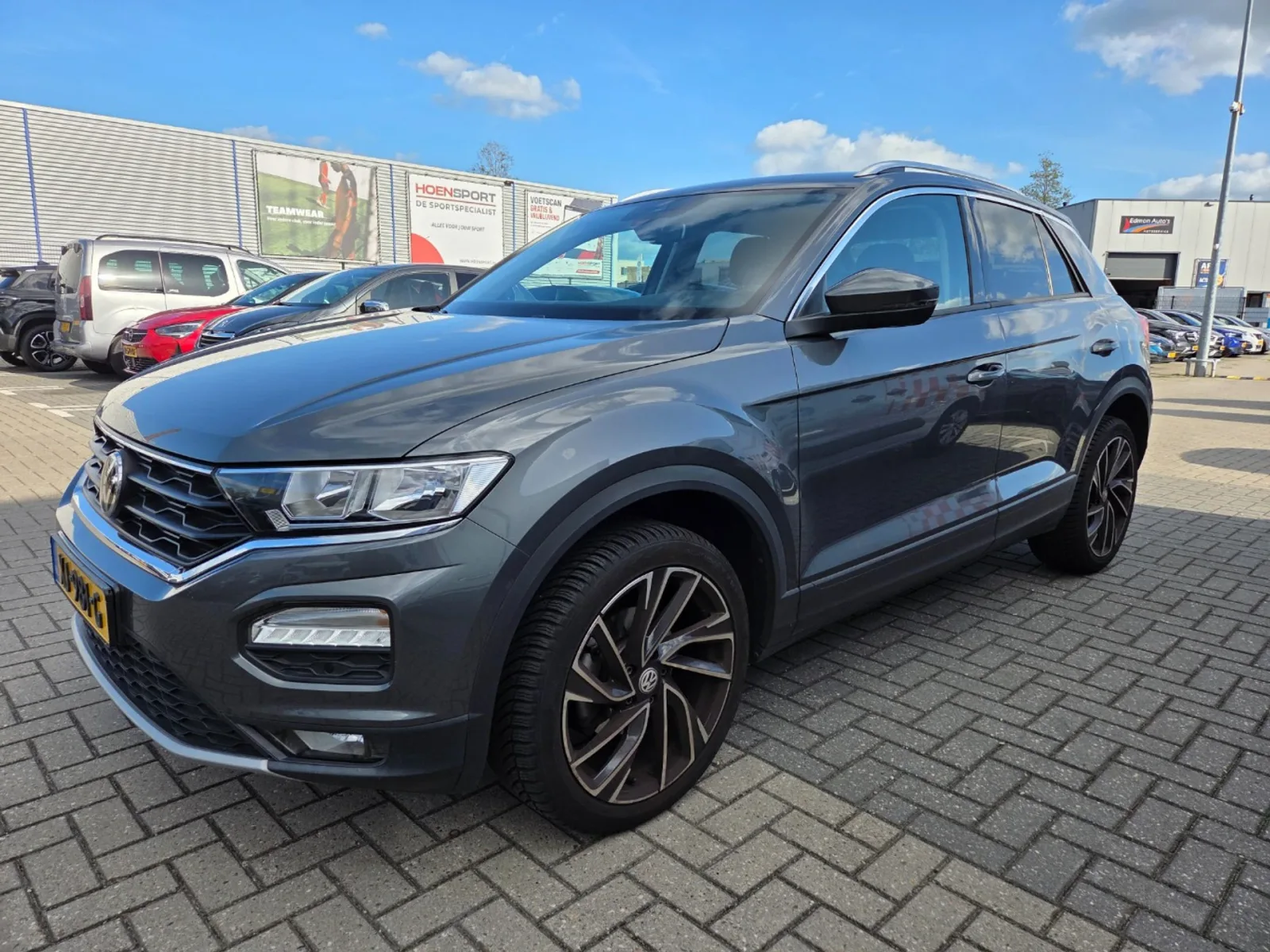 Volkswagen T-Roc (2019) — foto 1