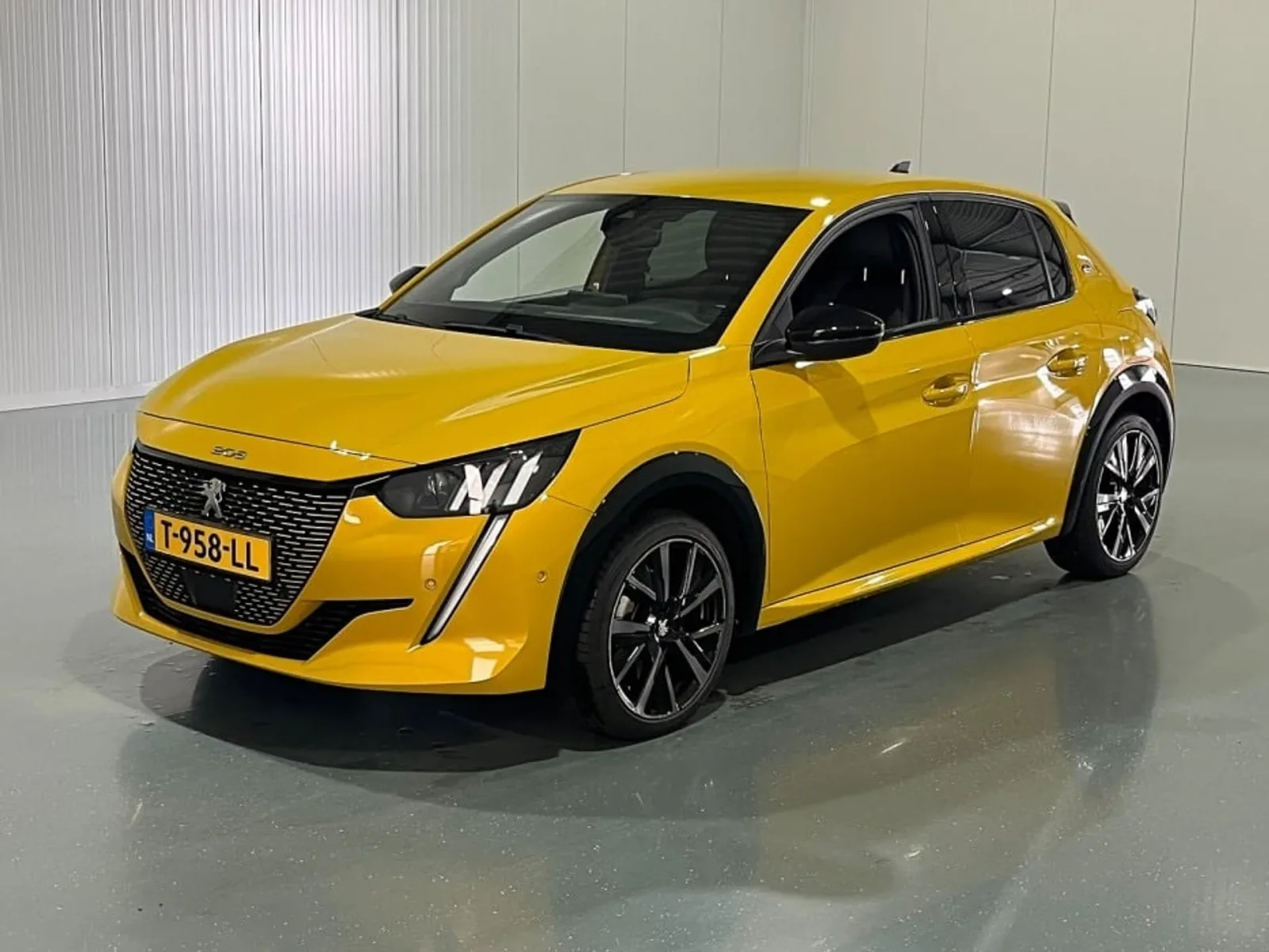 Peugeot e-208 (2023) — foto 1