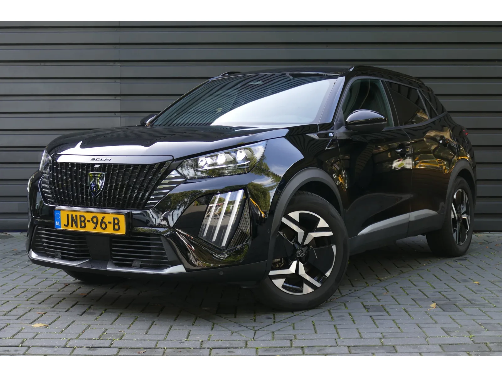Peugeot e-2008 (2025) — foto 1