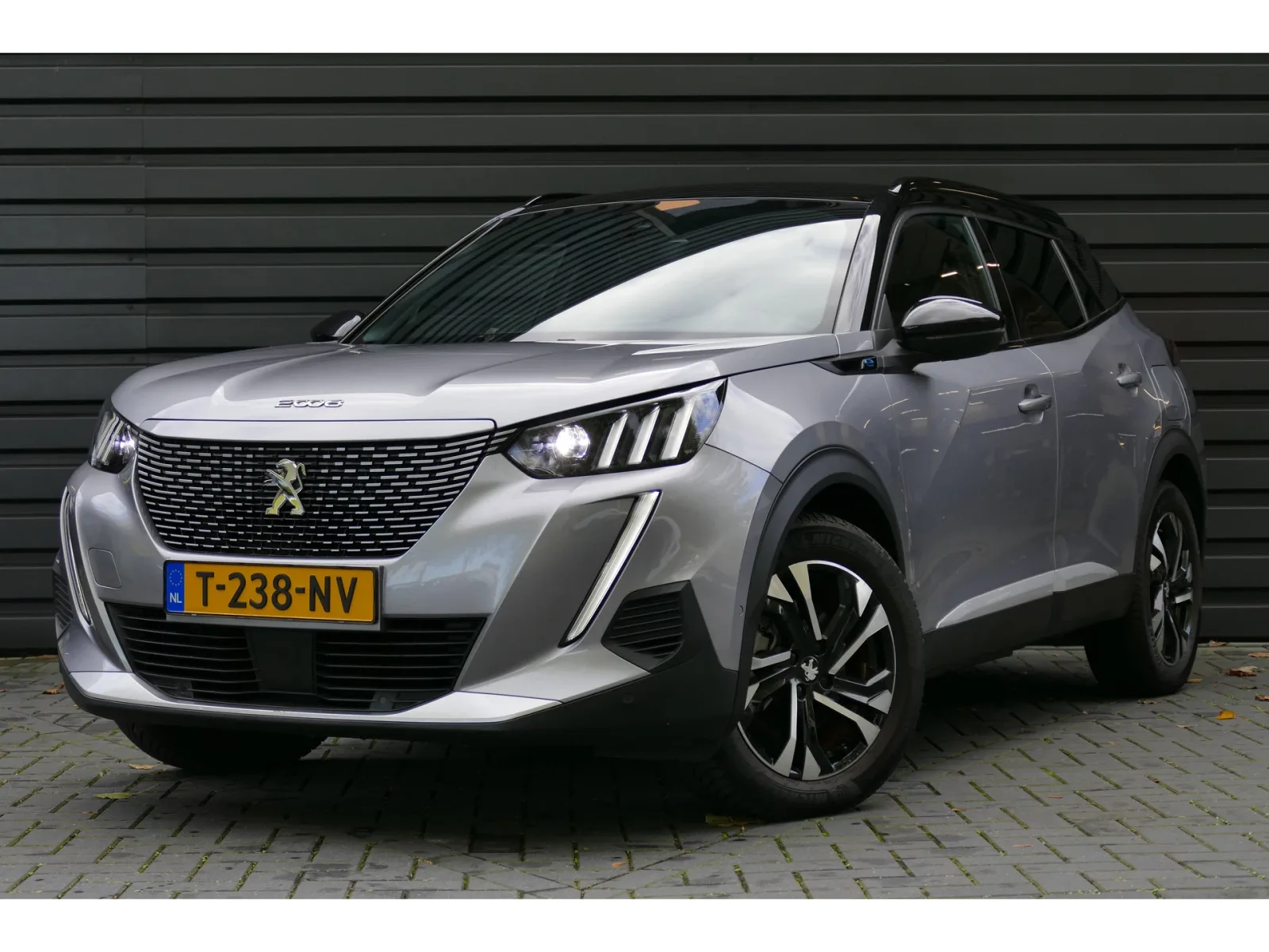 Peugeot e-2008 (2023) — foto 1