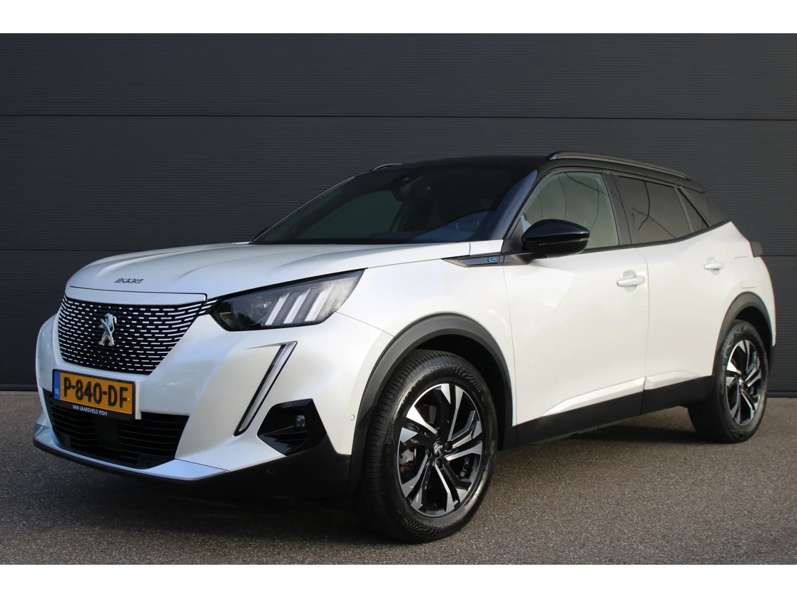 Peugeot e-2008 (2022) — foto 1