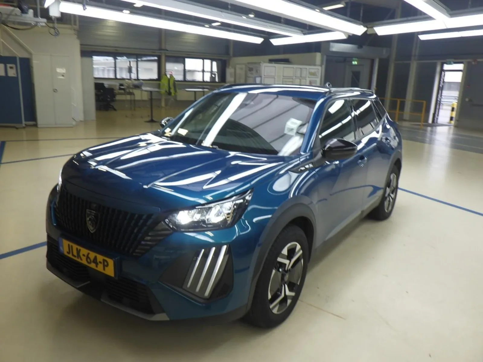 Peugeot e-2008 (2025) — foto 1