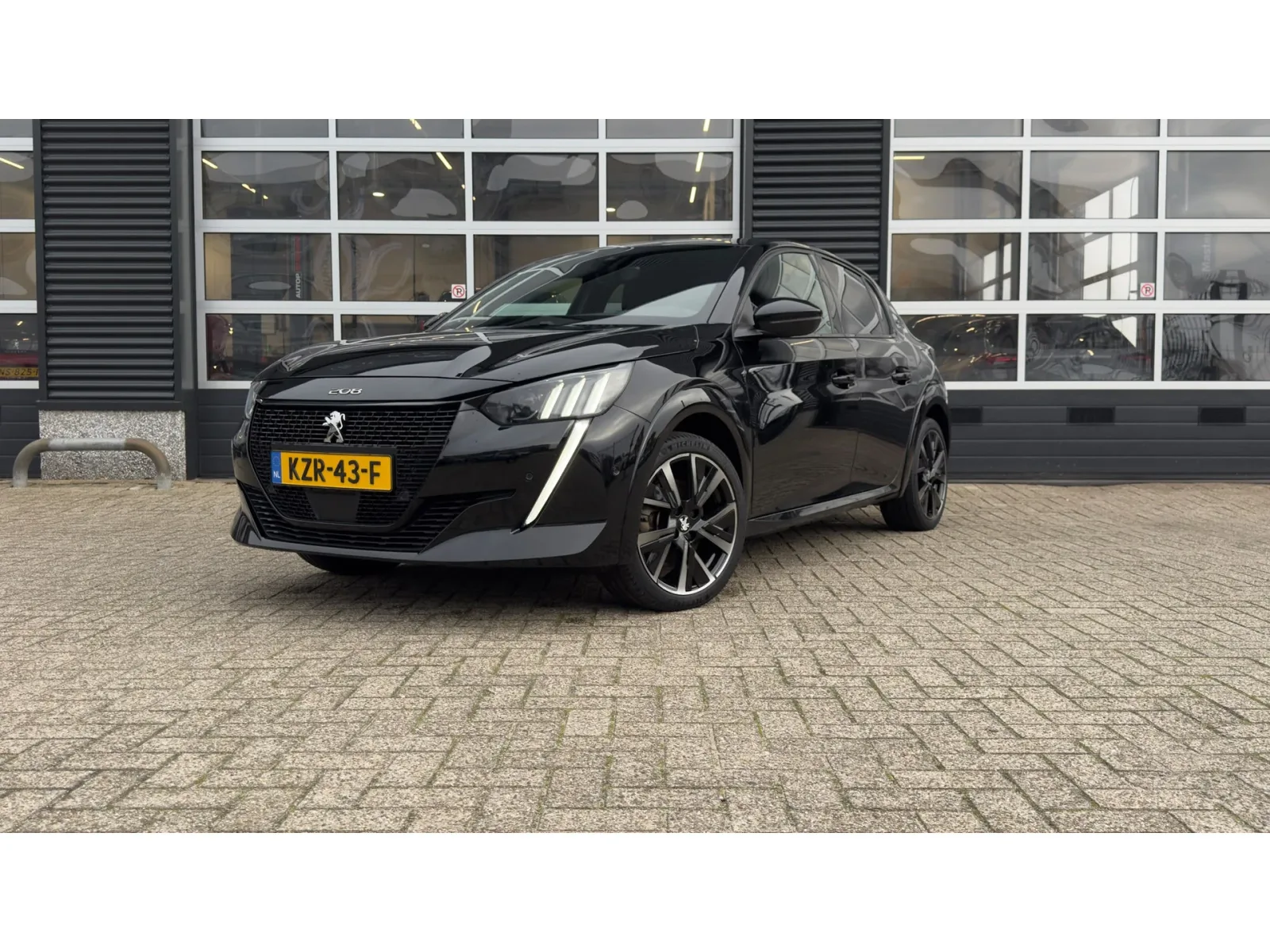 Peugeot e-208 (2023) — foto 1