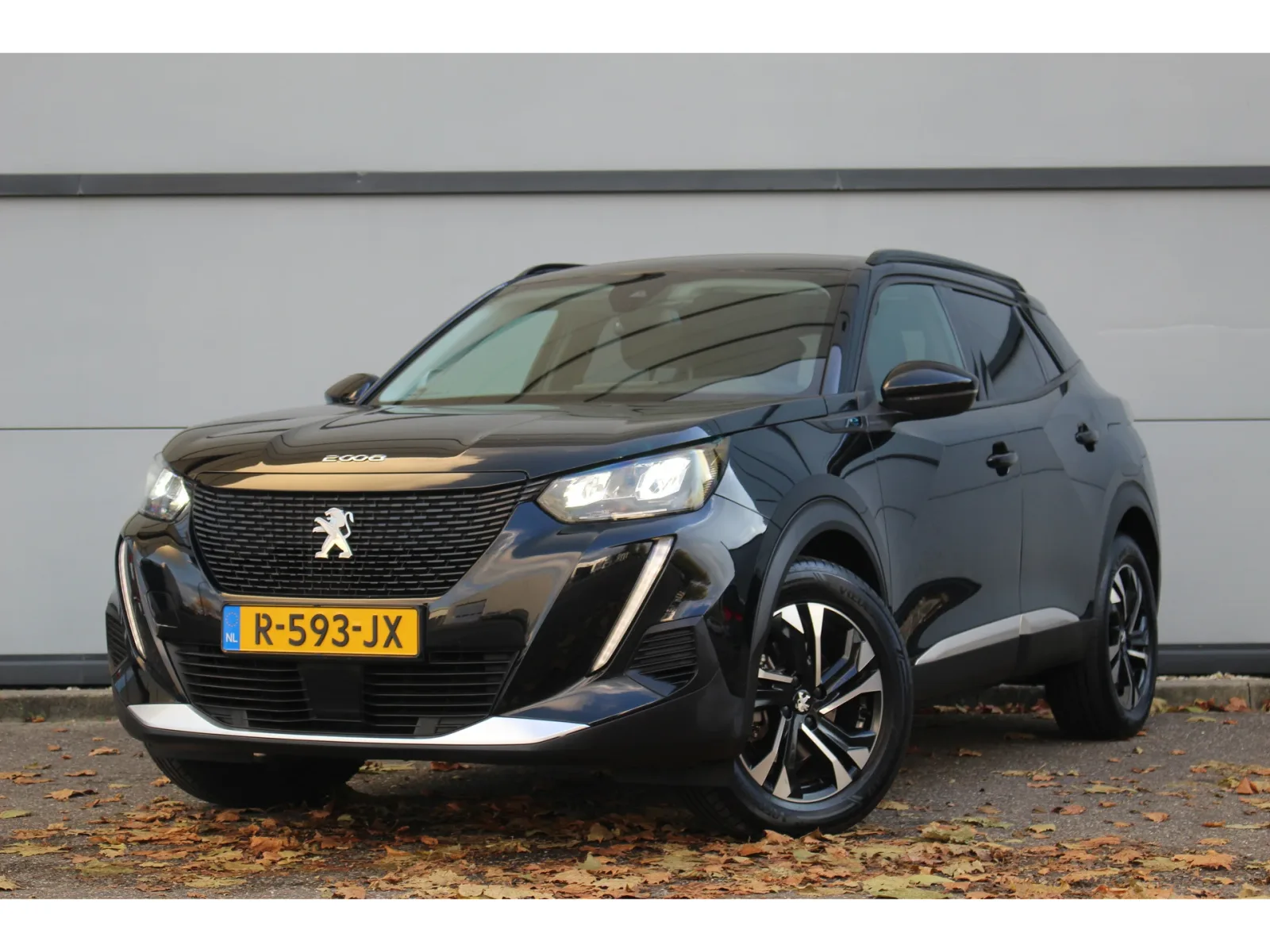 Peugeot e-2008 (2022) — foto 1