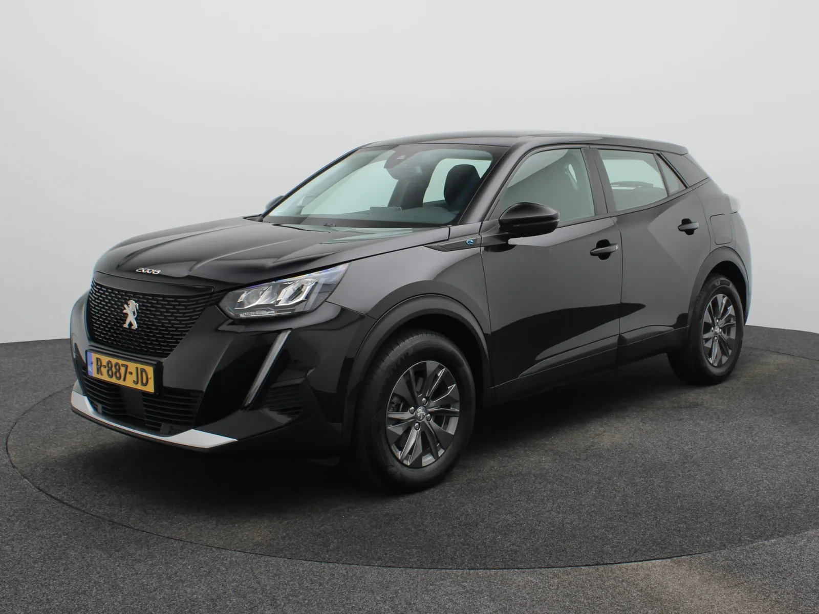Peugeot e-2008 (2022) — foto 1
