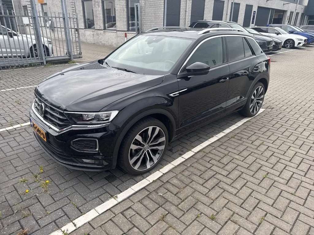 Volkswagen T-Roc (2019) — foto 1