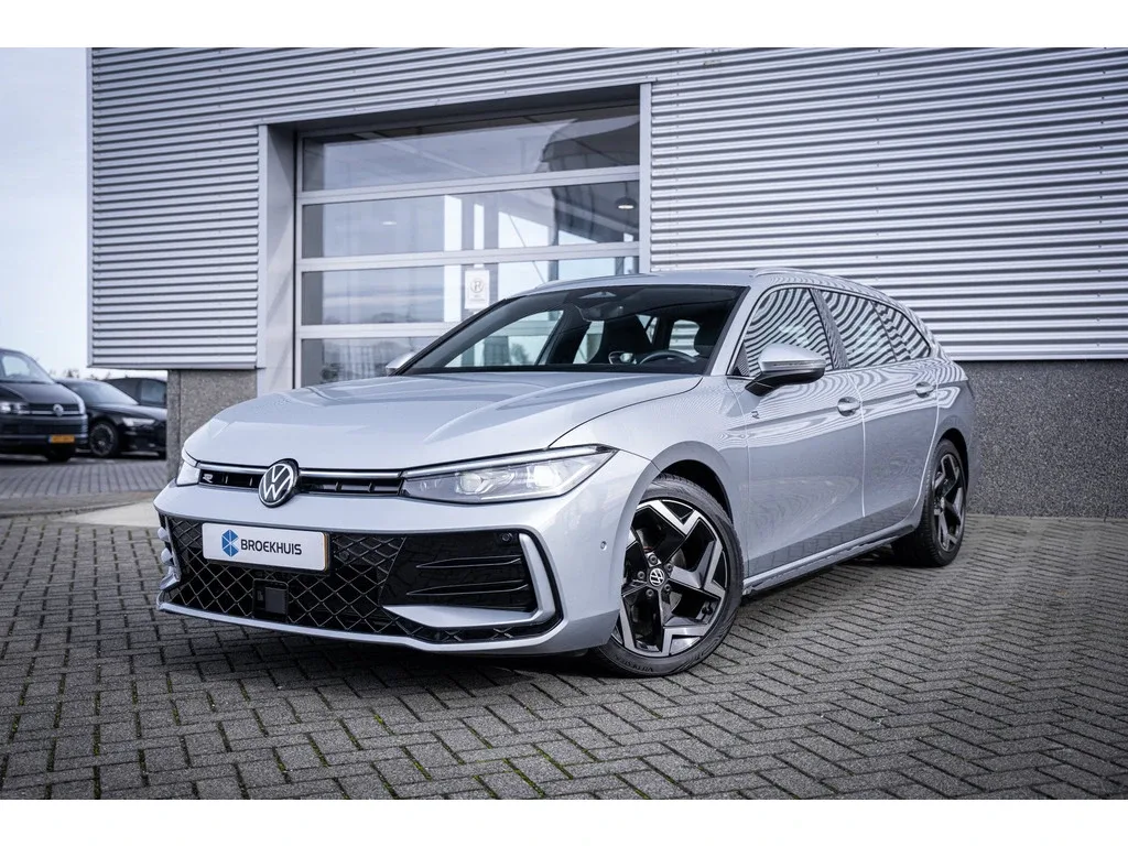 Volkswagen Passat (2024) — foto 1
