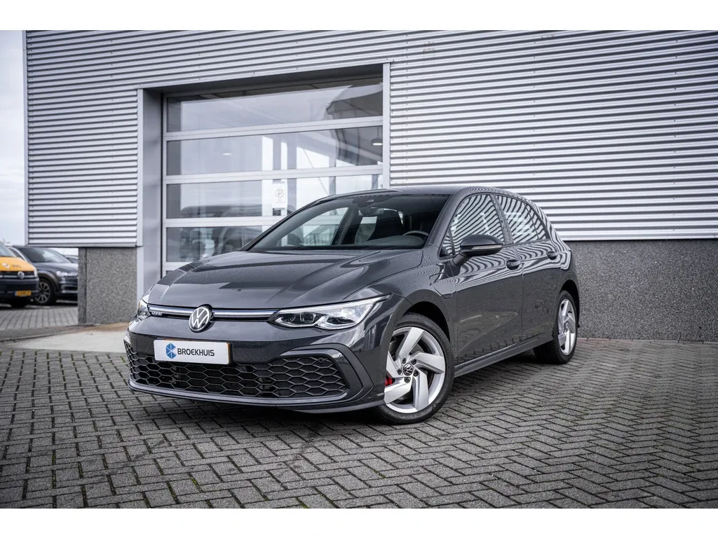 Volkswagen Golf (2022) — foto 1