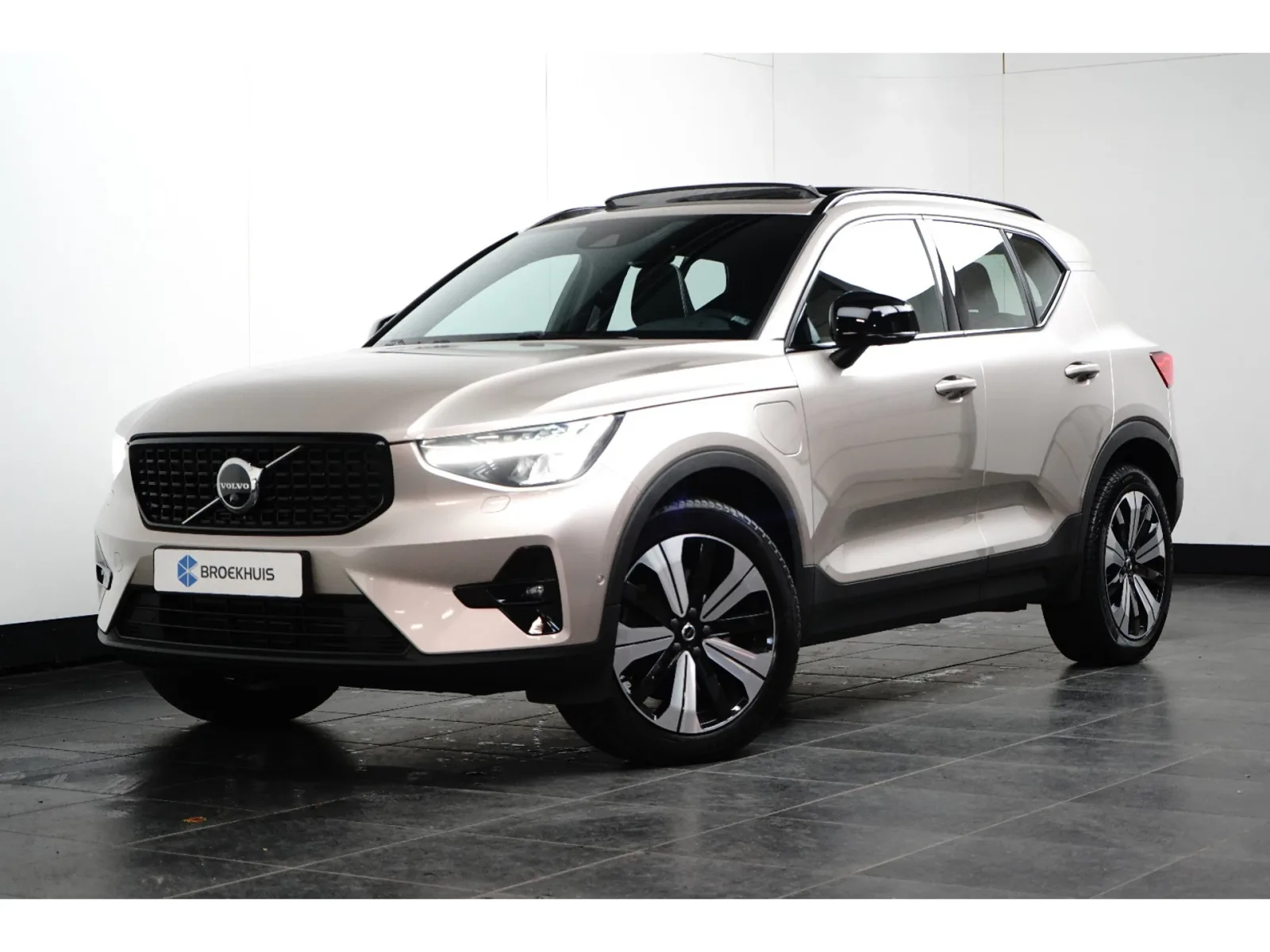 Volvo XC40 (2022) — foto 1