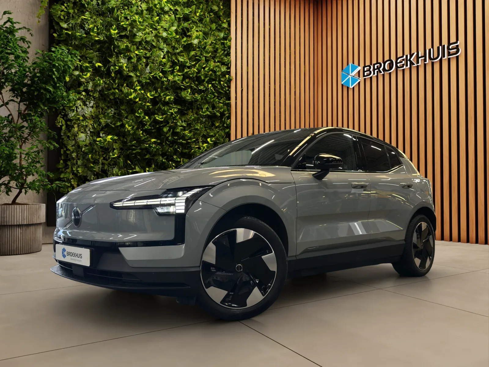 Volvo EX30 (2024) — foto 1