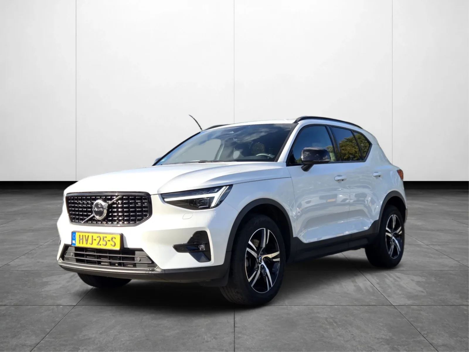 Volvo XC40 (2024) — foto 1