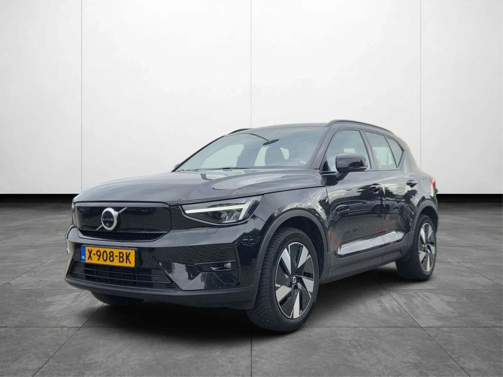 Volvo XC40 (2023) — foto 1