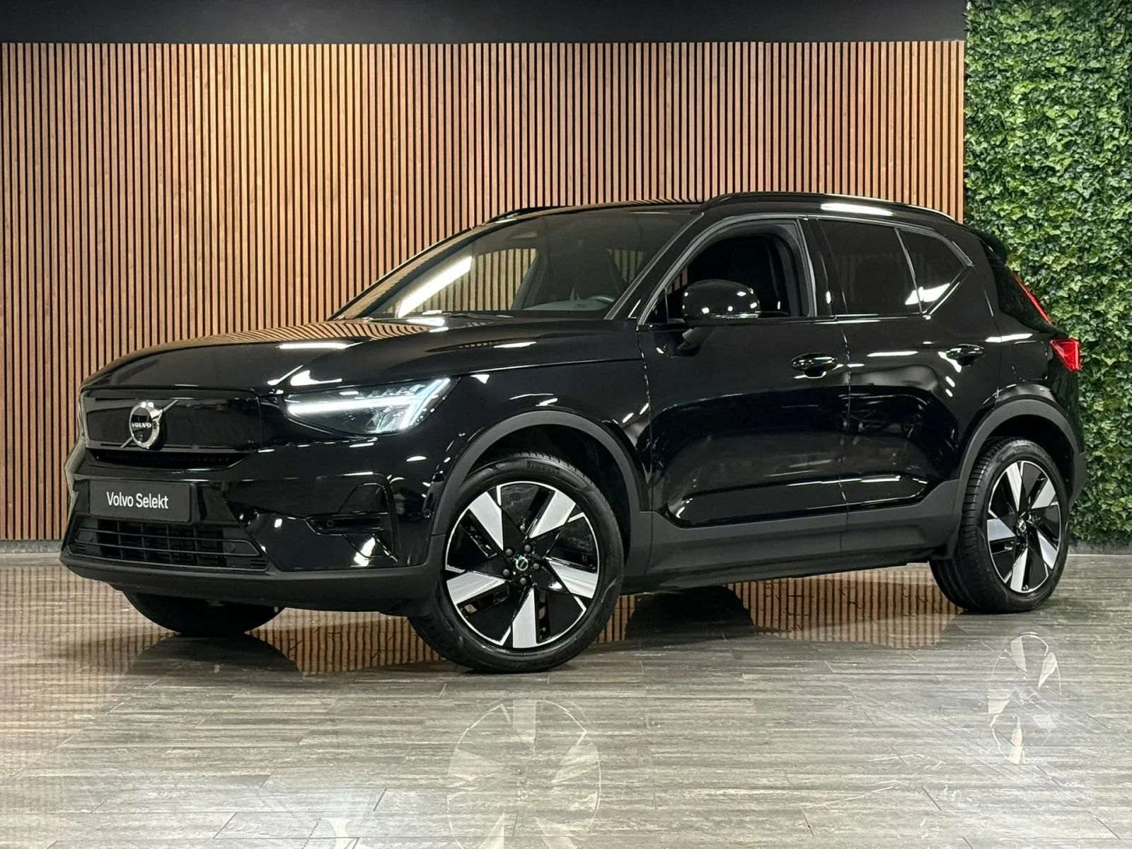 Volvo EX40 (2025) — foto 1