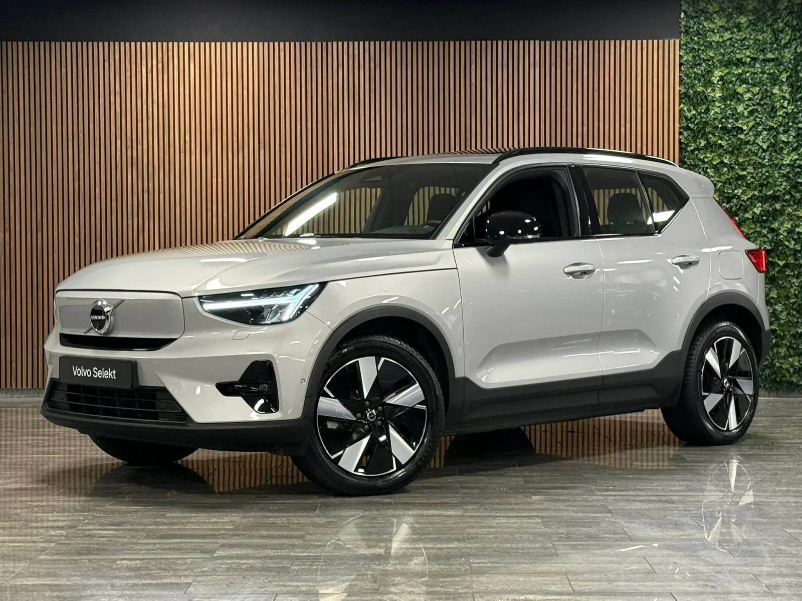Volvo XC40 (2023) — foto 1