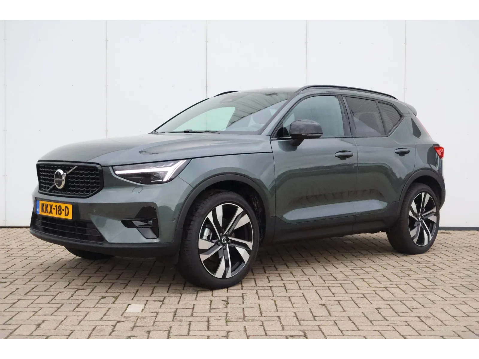 Volvo XC40 (2026) — foto 1