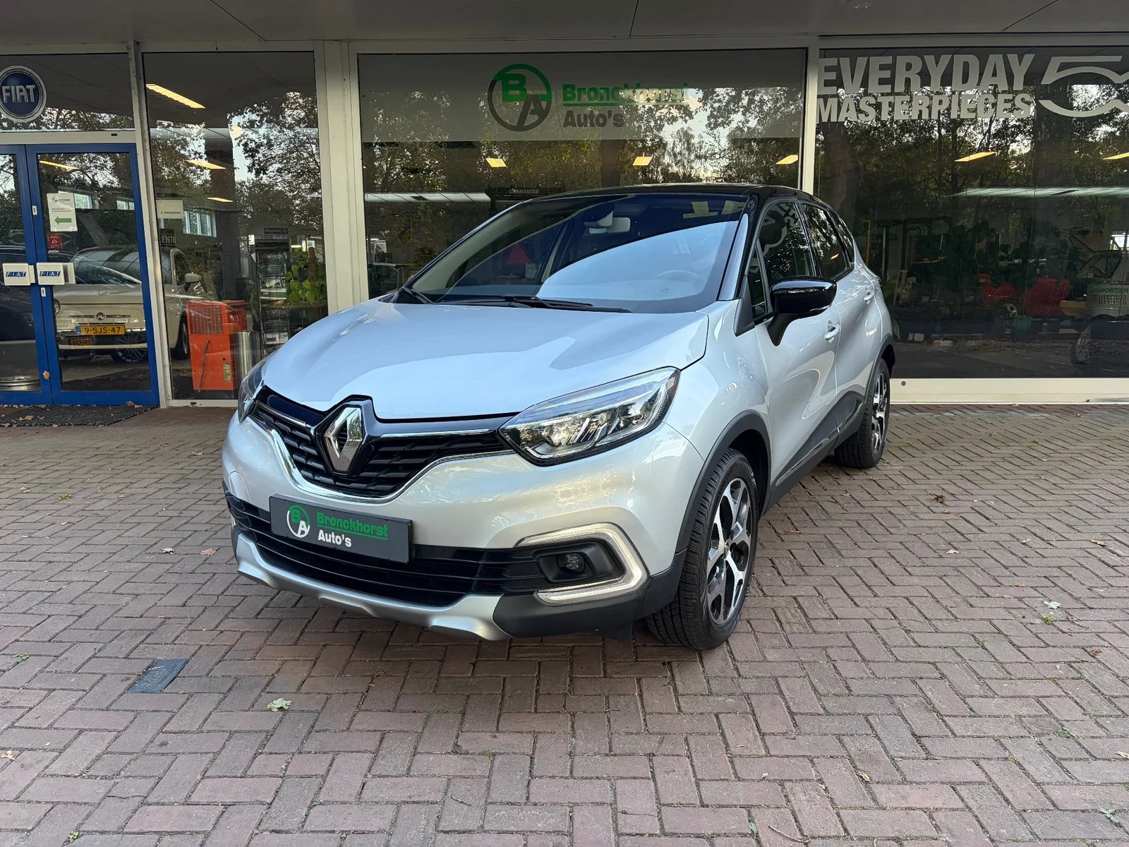 Renault Captur (2018) — foto 1