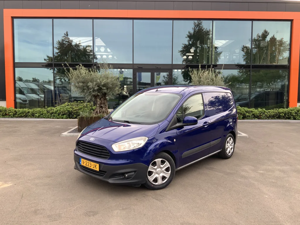 Ford Transit Courier (2017) — foto 1