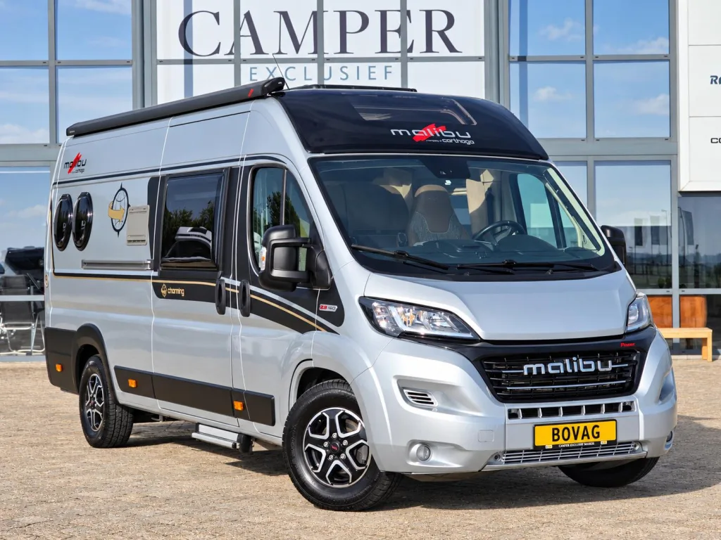 Malibu Charming (2021) — foto 1