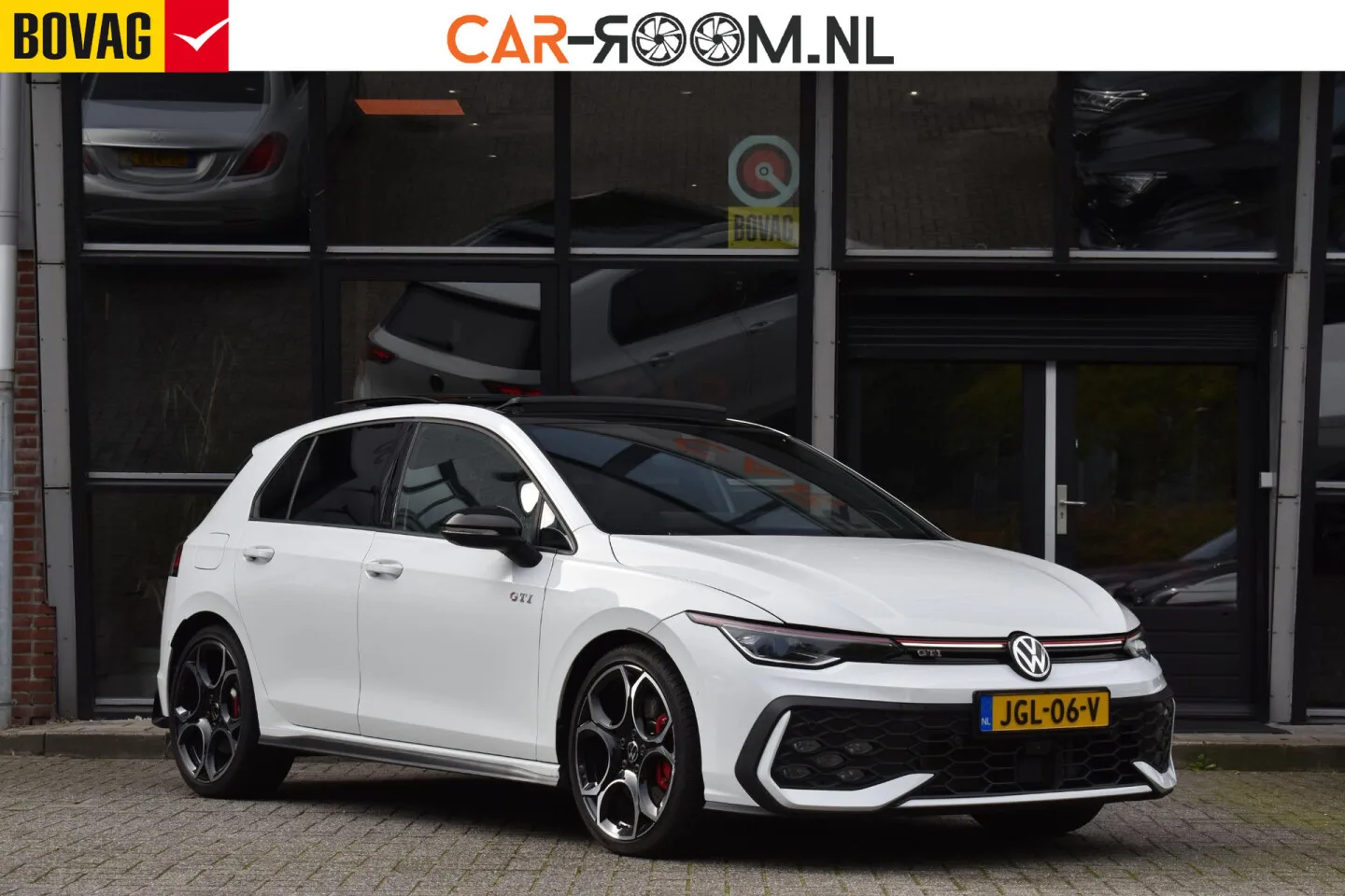 Volkswagen Golf (2024) — foto 1