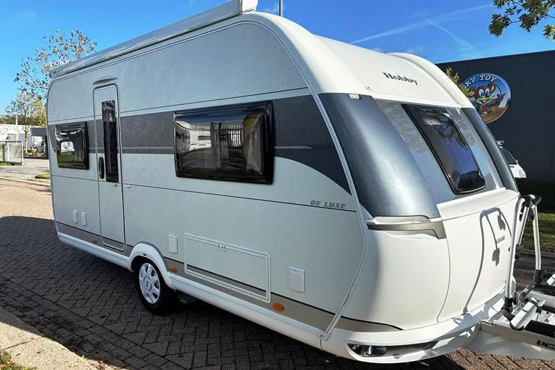 Hobby De Luxe (2022)