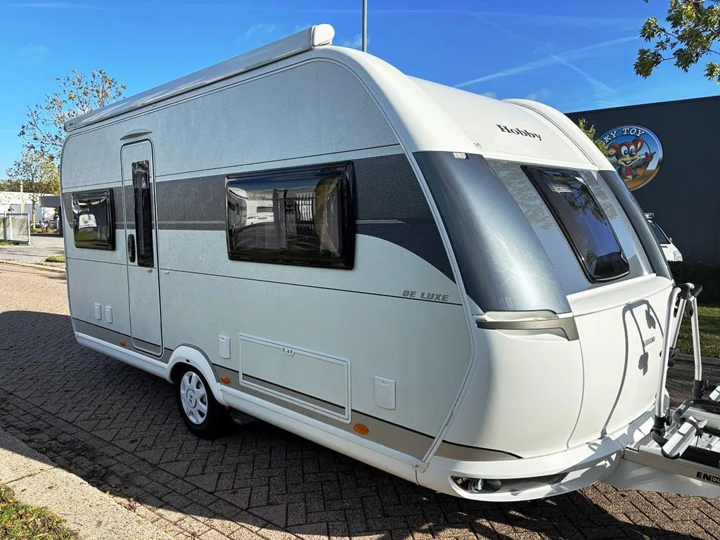 Hobby De Luxe (2022) — foto 1