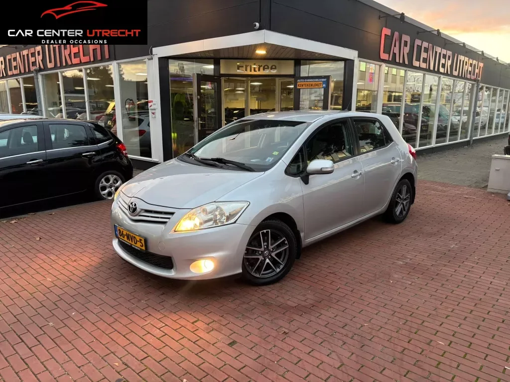 Toyota Auris (2011) — foto 1
