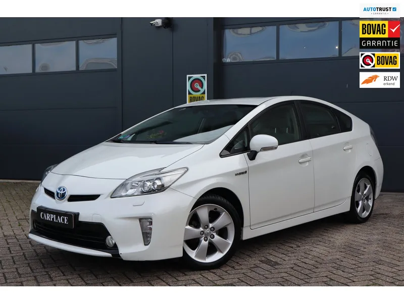 Toyota Prius (2015) — foto 1