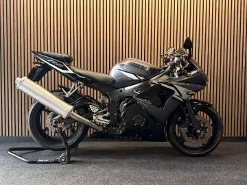 Yamaha YZF-R6 (2004) — foto 1