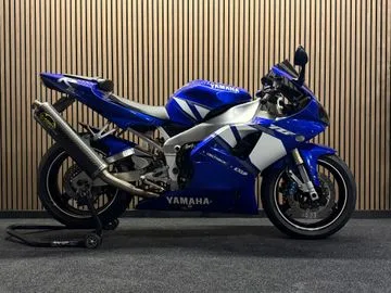 Yamaha YZF-R1 (2002) — foto 1