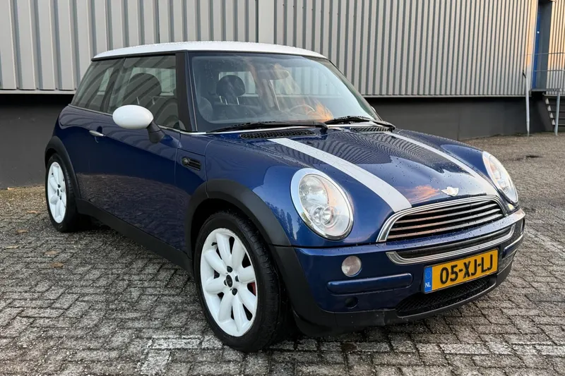 MINI One (2002)